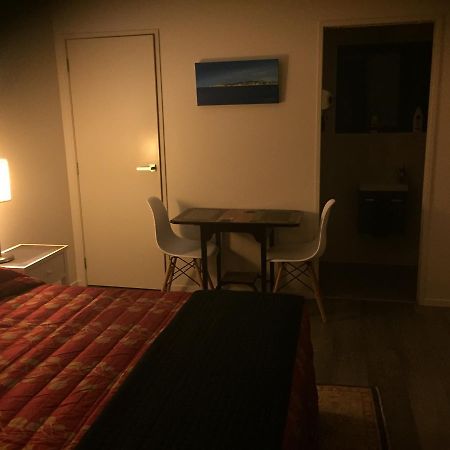 Accommodation In Frimley Hastings Bagian luar foto