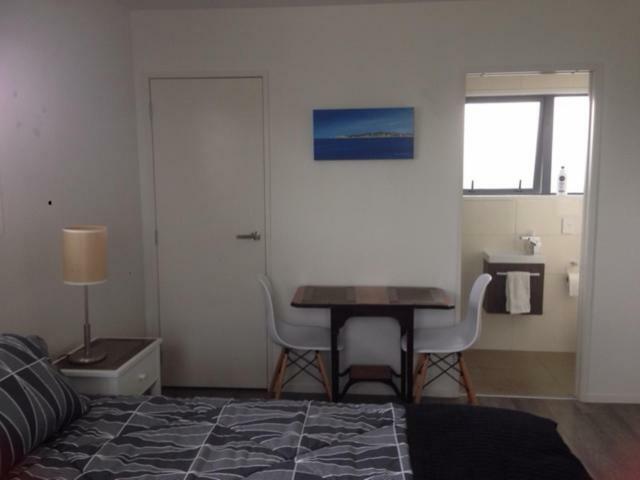Accommodation In Frimley Hastings Bagian luar foto