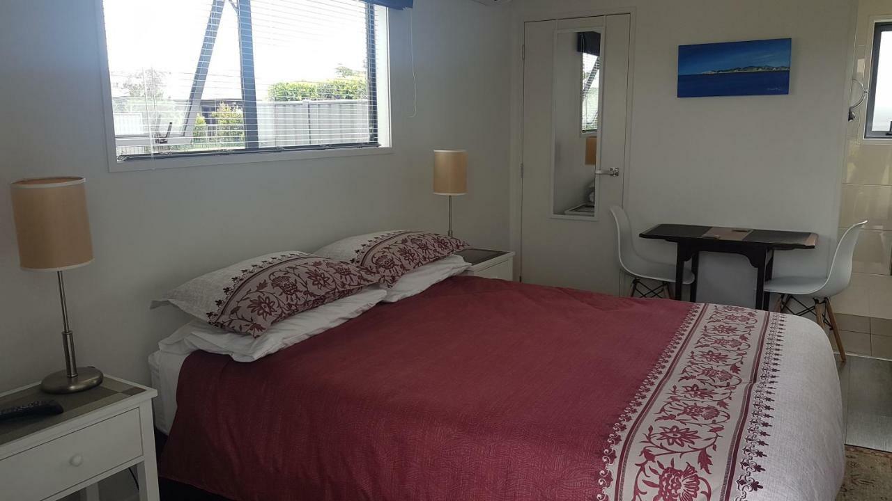 Accommodation In Frimley Hastings Bagian luar foto