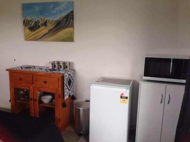 Accommodation In Frimley Hastings Bagian luar foto